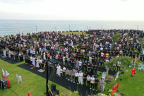 أهالي يافا يؤدون صلاة عيد الأضحى المبارك في متنزه العجمي